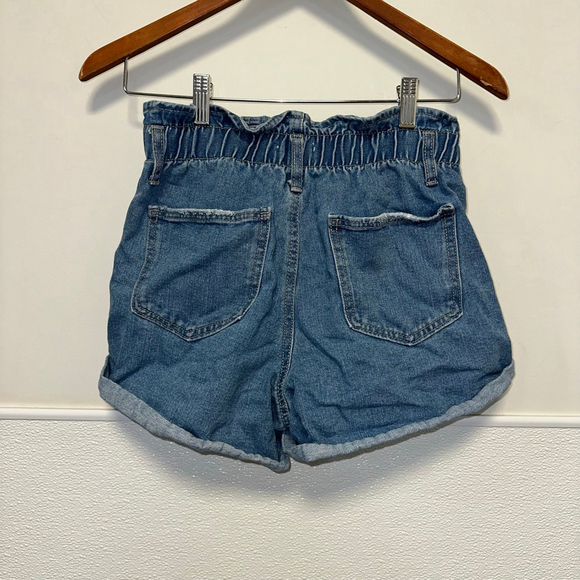 Women's Forever 21 Denim Shorts Size S Light Blue Distressed Elastic Waistband - Picture 2 of 8